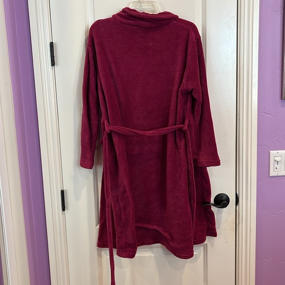 Plush Burgundy Bathrobe - Picture 3 of 3